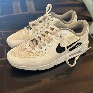 Size 8 men’s white Air Max shoes.